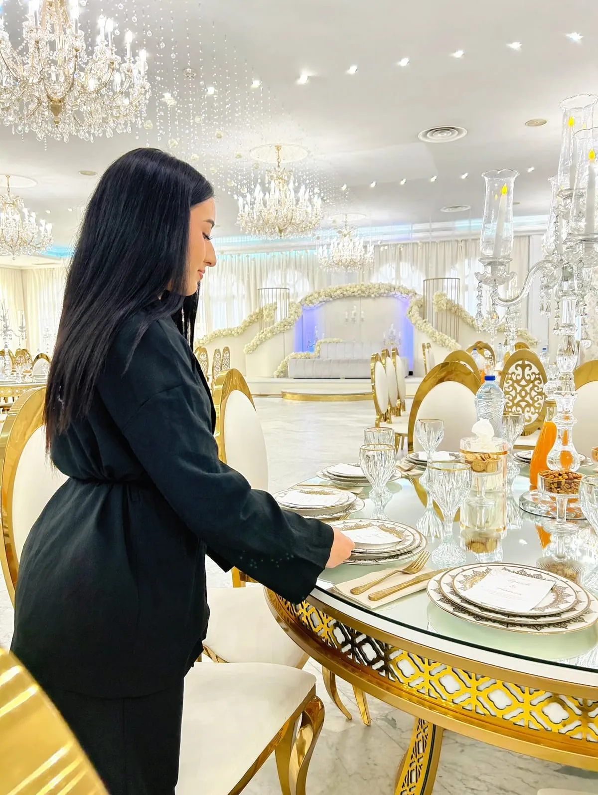 Equipo de Kasar Ahlam cuidando los detalles del salón