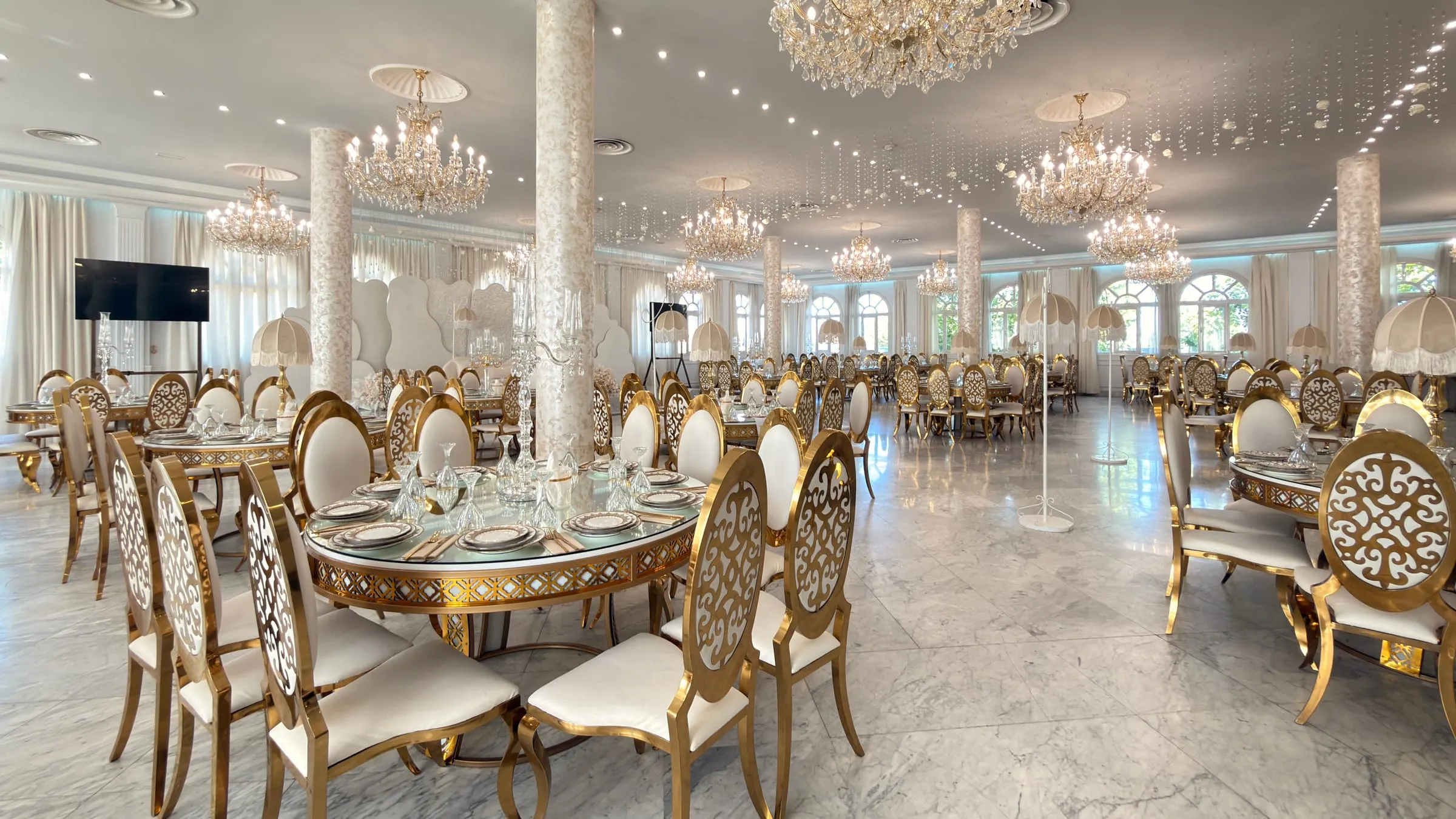 Vista del gran salón de Kasar Ahlam, entra al tour virtual 360°